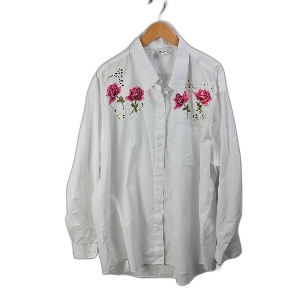 Vintage PGB Womens White Button Down Shirt With Floral Detail Sz 2X Cottagecore